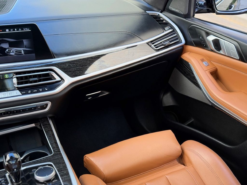 2022 BMW X7 Image 65