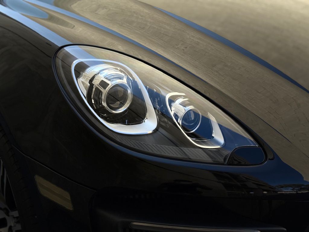 2018 Porsche Macan Image 15