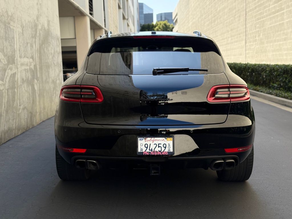 2018 Porsche Macan Image 16