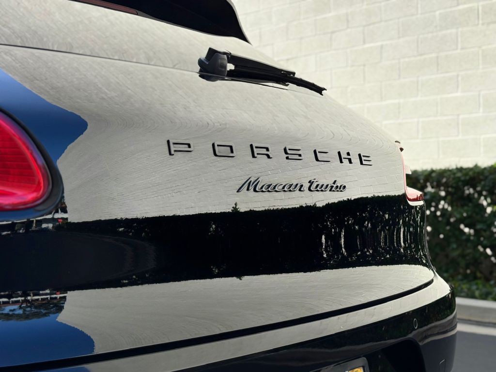 2018 Porsche Macan Image 25