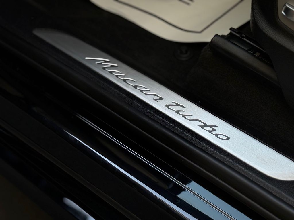 2018 Porsche Macan Image 31