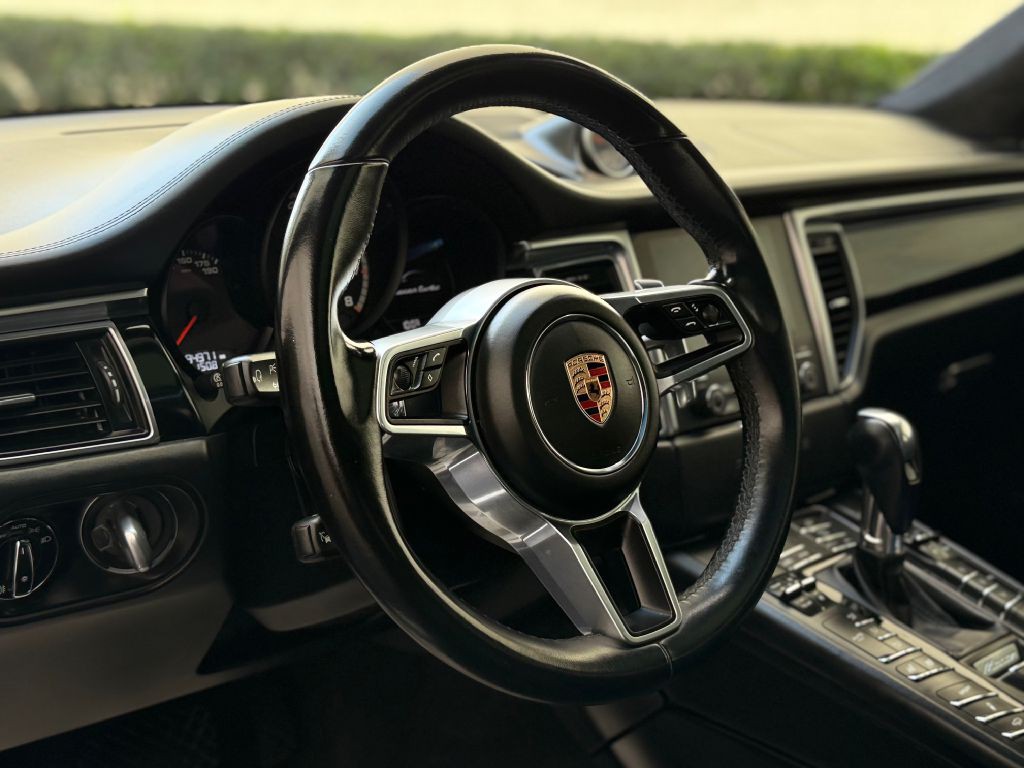 2018 Porsche Macan Image 32