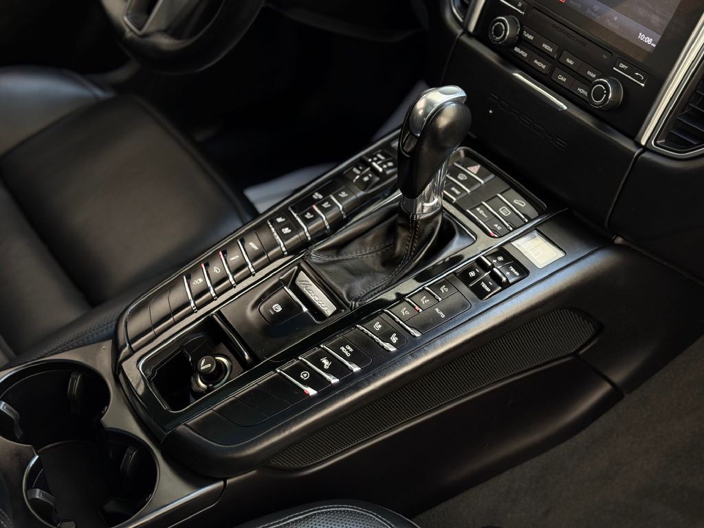 2018 Porsche Macan Image 43