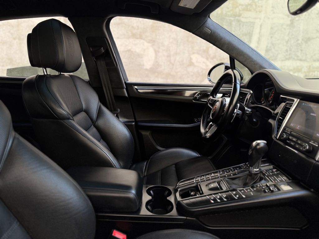 2018 Porsche Macan Image 44