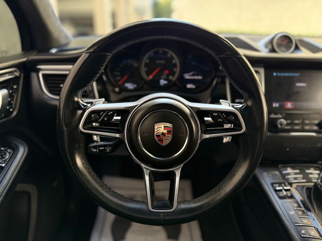 2018 Porsche Macan Image 45