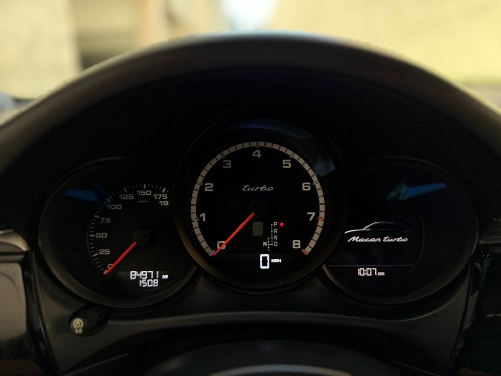 2018 Porsche Macan Image 48