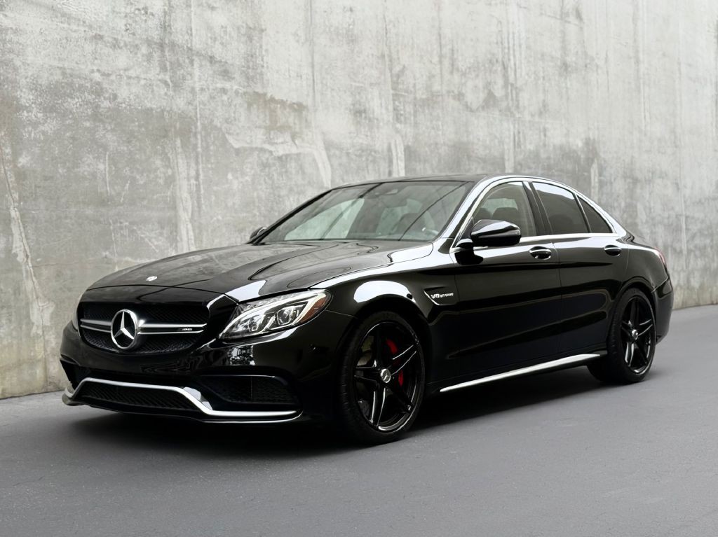 2016 Mercedes-Benz C-Class Image 2