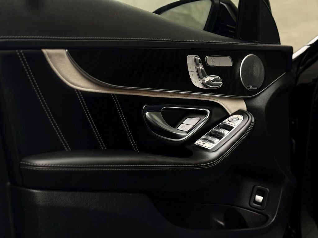 2016 Mercedes-Benz C-Class Image 23
