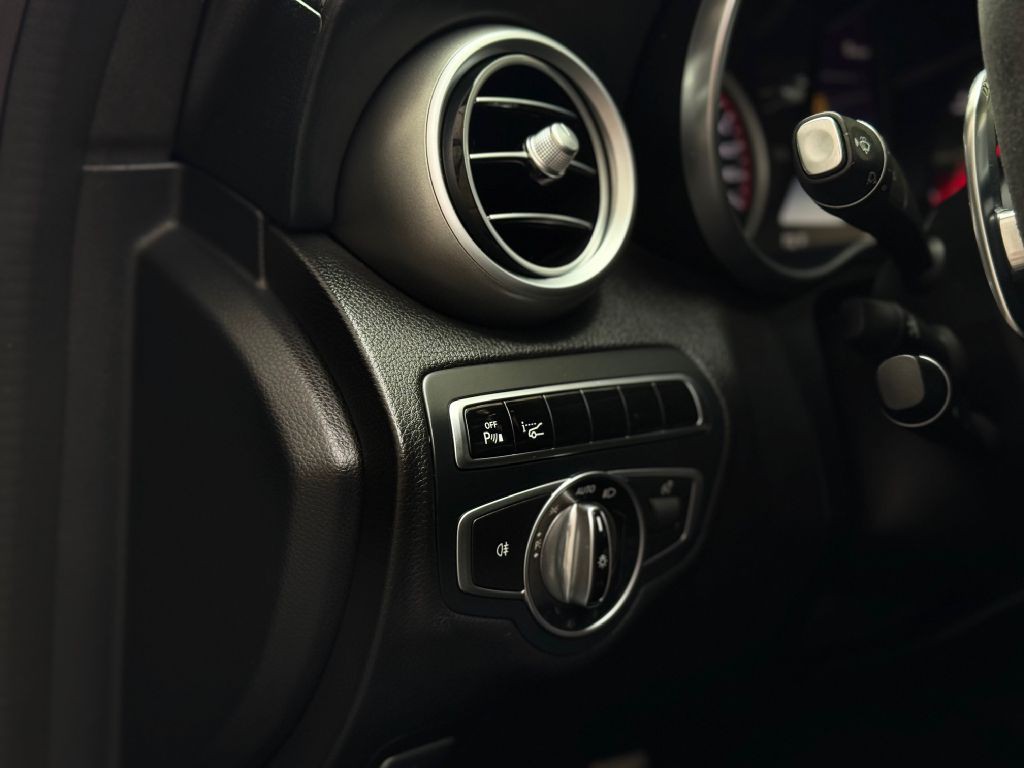 2016 Mercedes-Benz C-Class Image 25