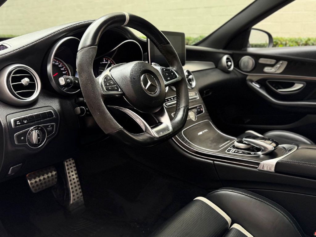 2016 Mercedes-Benz C-Class Image 26