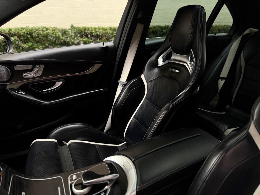 2016 Mercedes-Benz C-Class Image 28