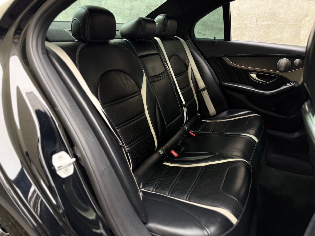 2016 Mercedes-Benz C-Class Image 32