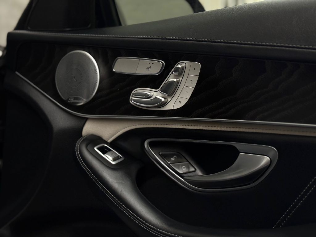2016 Mercedes-Benz C-Class Image 34