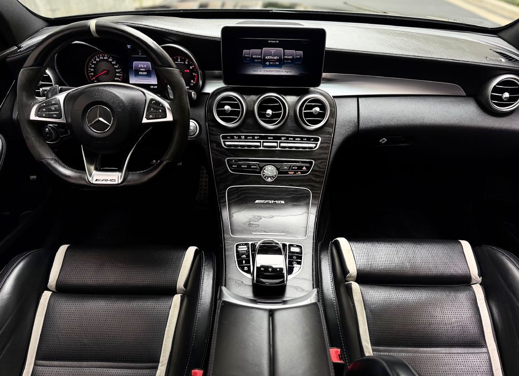2016 Mercedes-Benz C-Class Image 39
