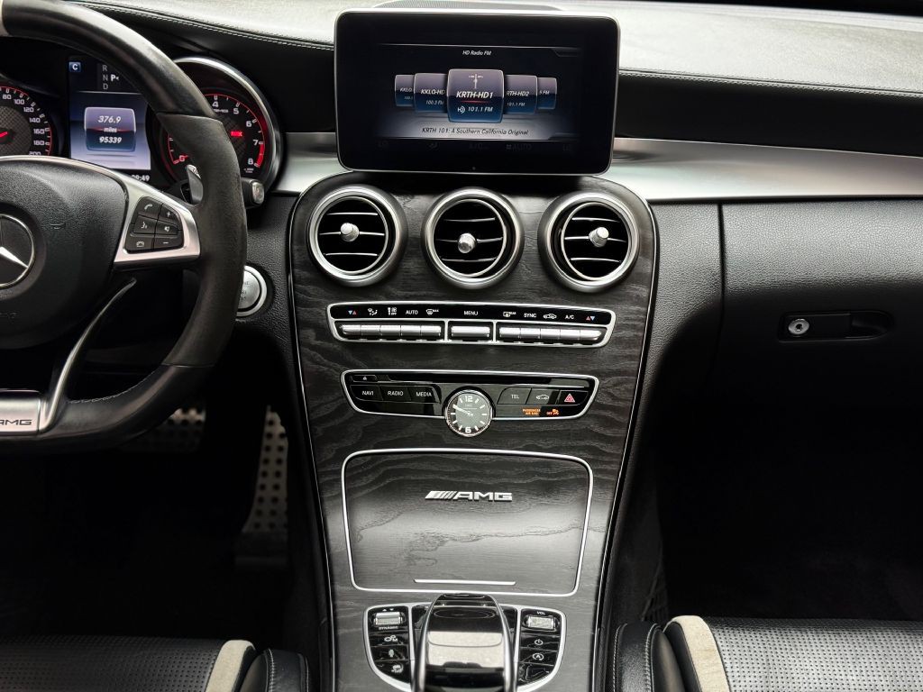 2016 Mercedes-Benz C-Class Image 40