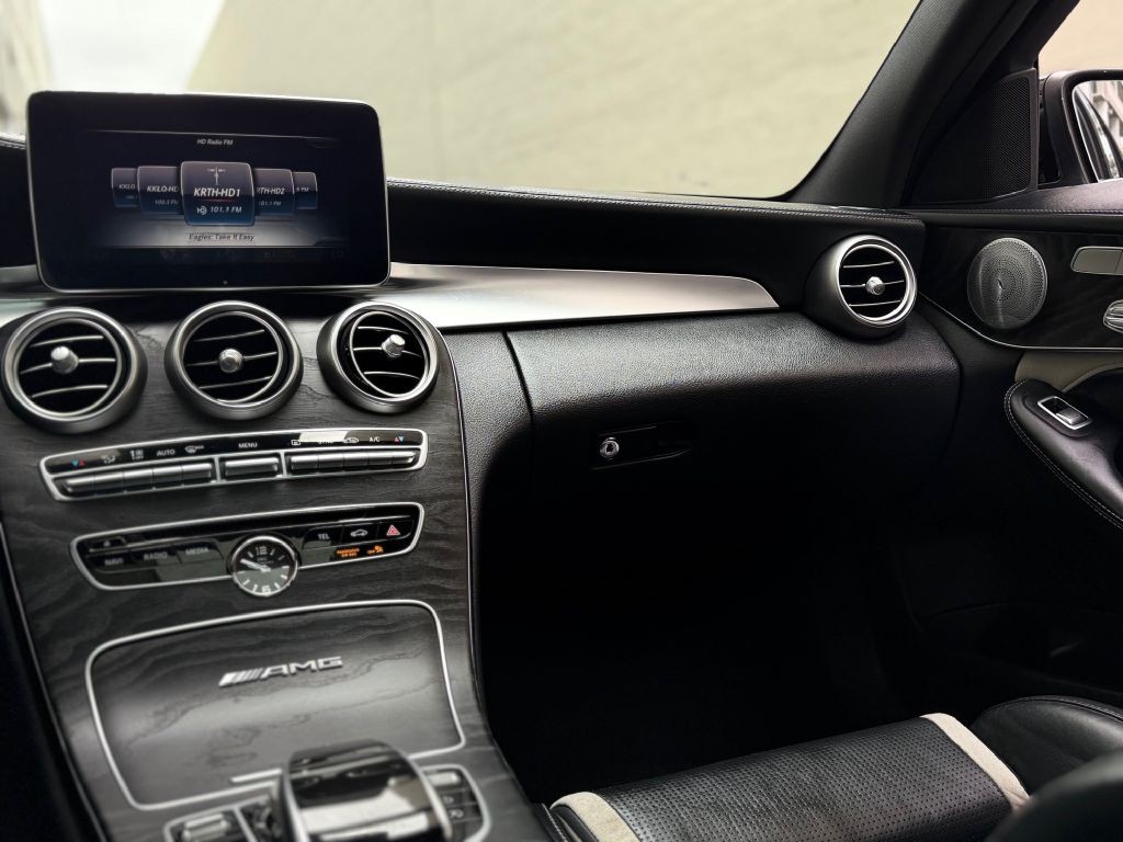 2016 Mercedes-Benz C-Class Image 44