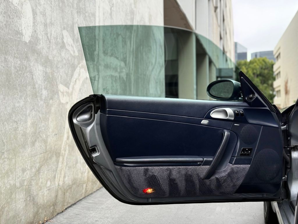 2005 Porsche 911 Image 21