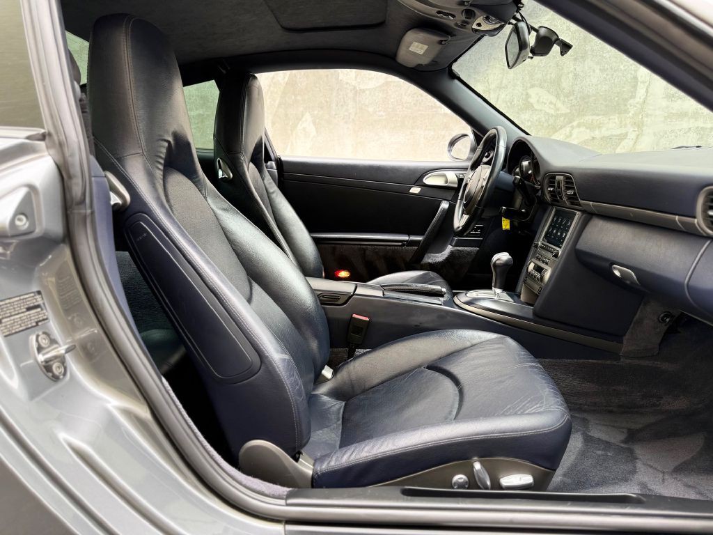 2005 Porsche 911 Image 32