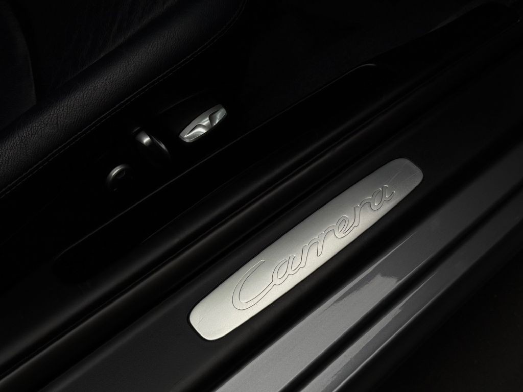 2005 Porsche 911 Image 36