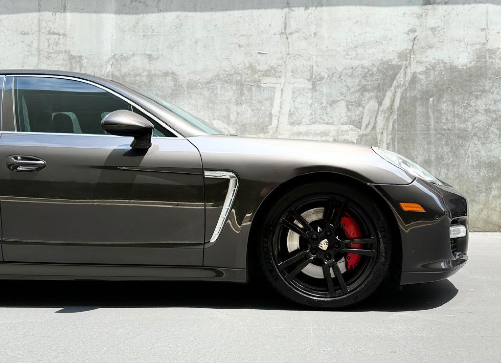 2011 Porsche Panamera Image 18
