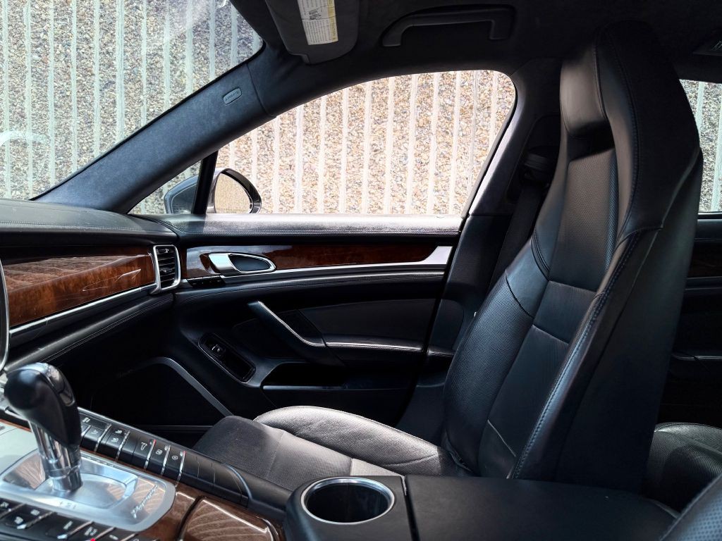 2011 Porsche Panamera Image 26