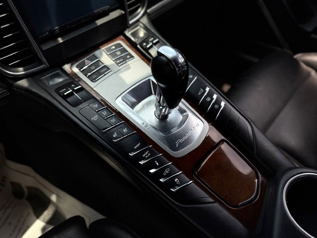 2011 Porsche Panamera Image 35