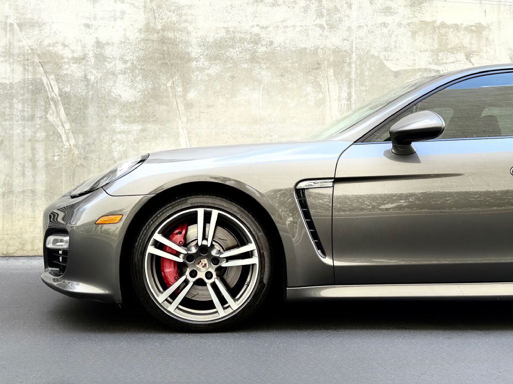 2013 Porsche Panamera Image 6