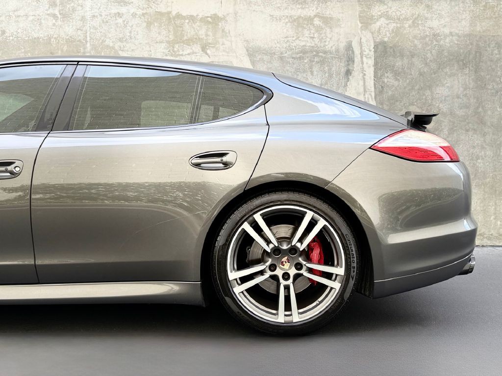 2013 Porsche Panamera Image 8