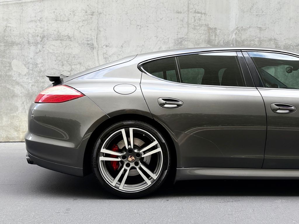 2013 Porsche Panamera Image 21
