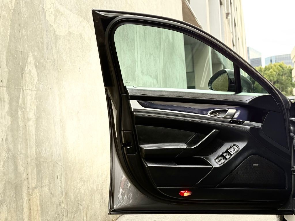 2013 Porsche Panamera Image 27