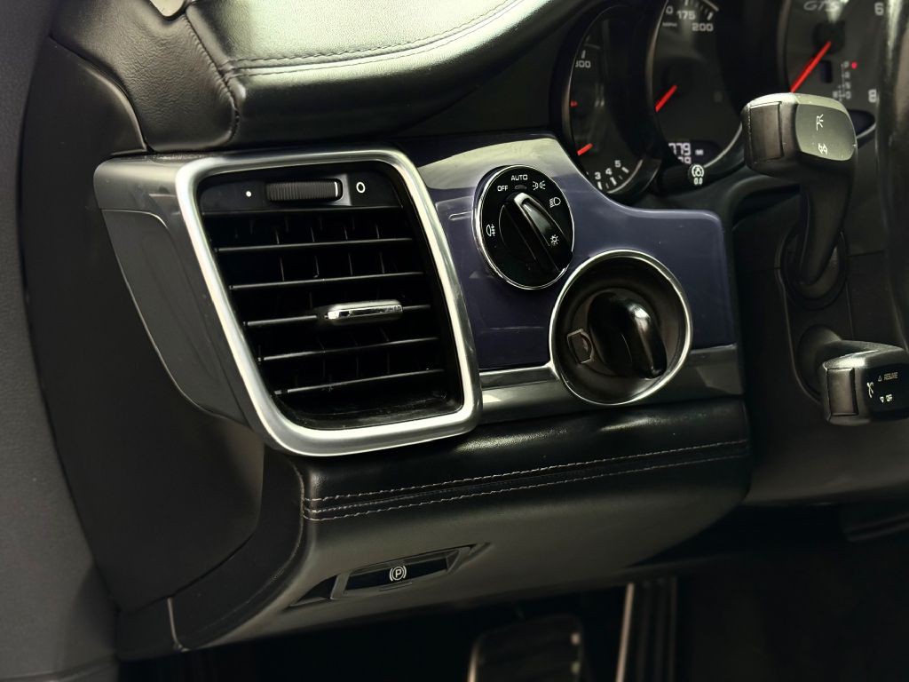 2013 Porsche Panamera Image 31