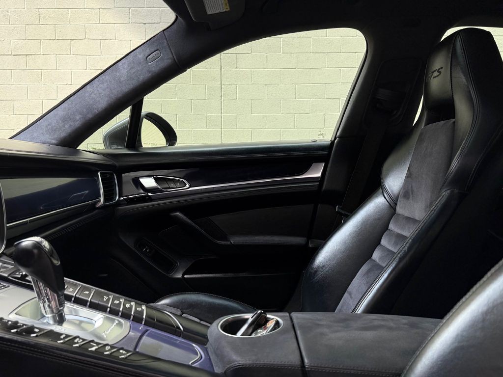 2013 Porsche Panamera Image 35