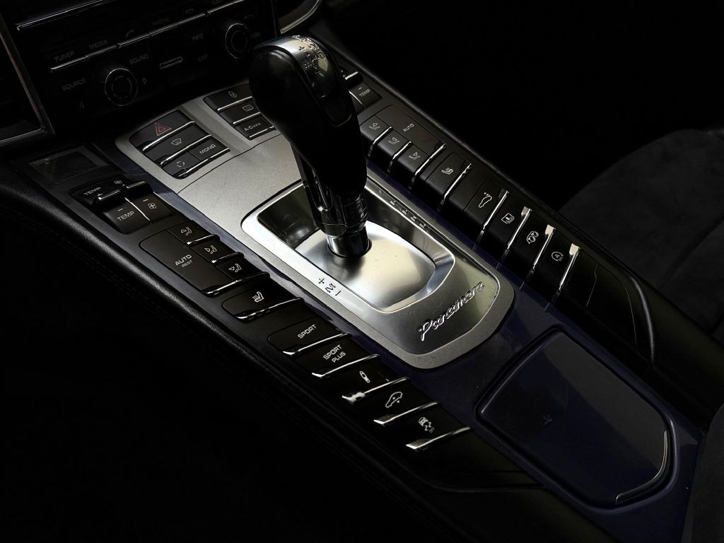 2013 Porsche Panamera Image 37