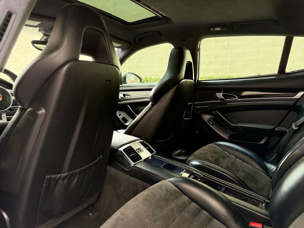 2013 Porsche Panamera Image 38