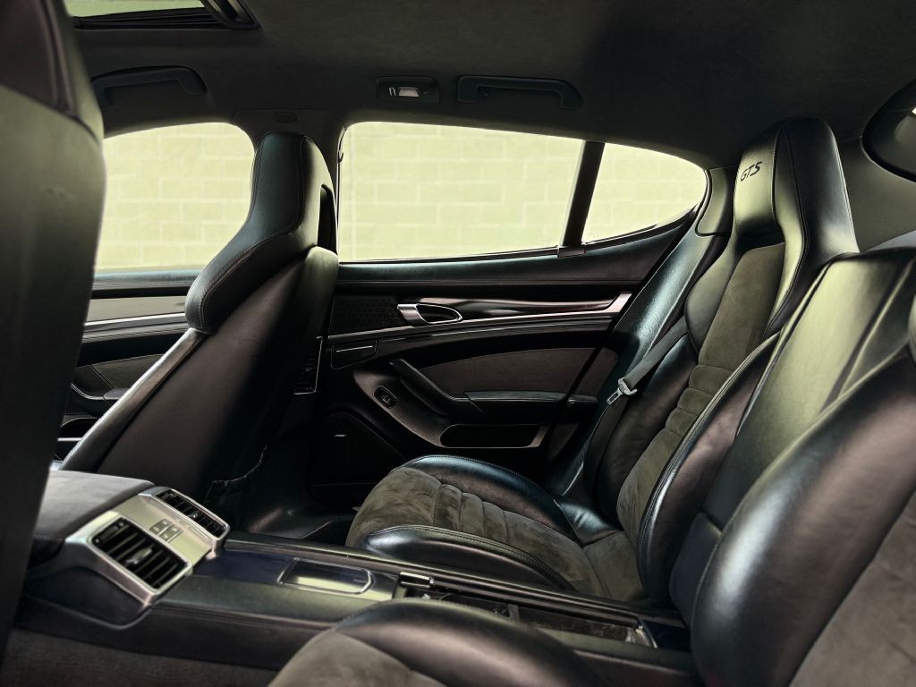 2013 Porsche Panamera Image 39