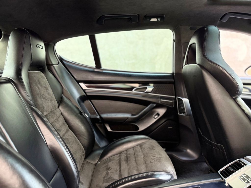2013 Porsche Panamera Image 44