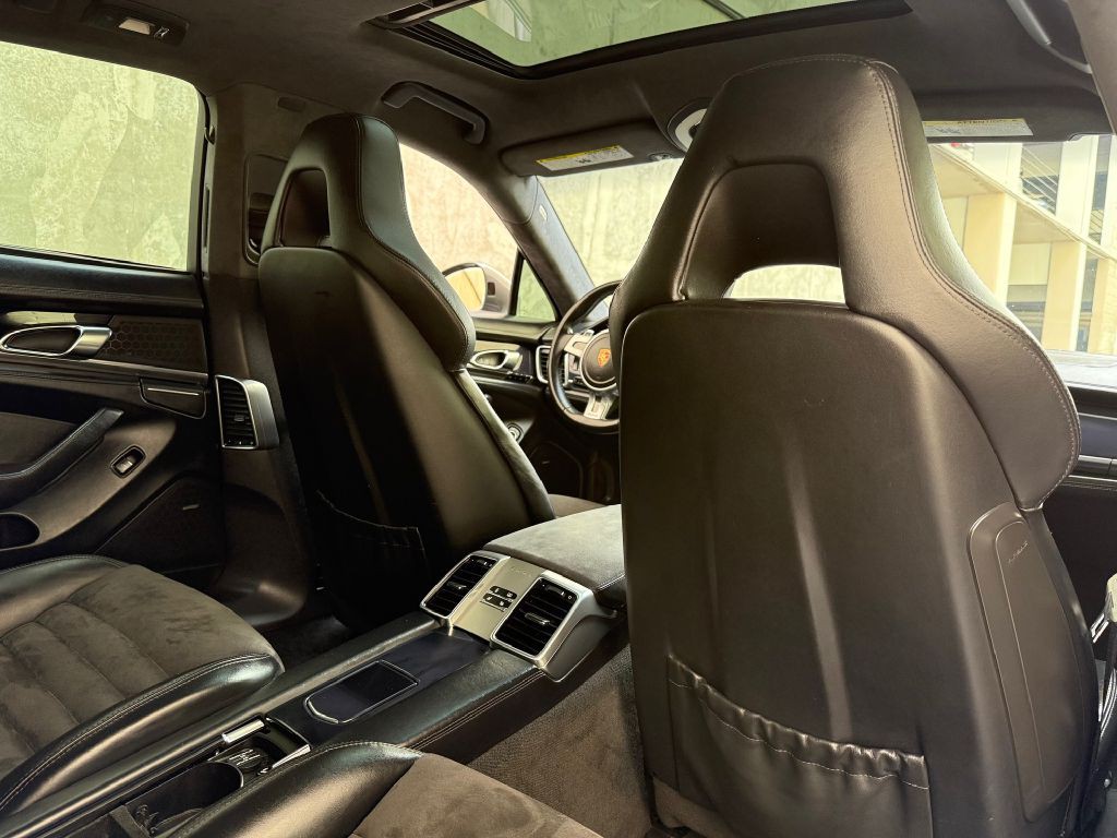 2013 Porsche Panamera Image 45