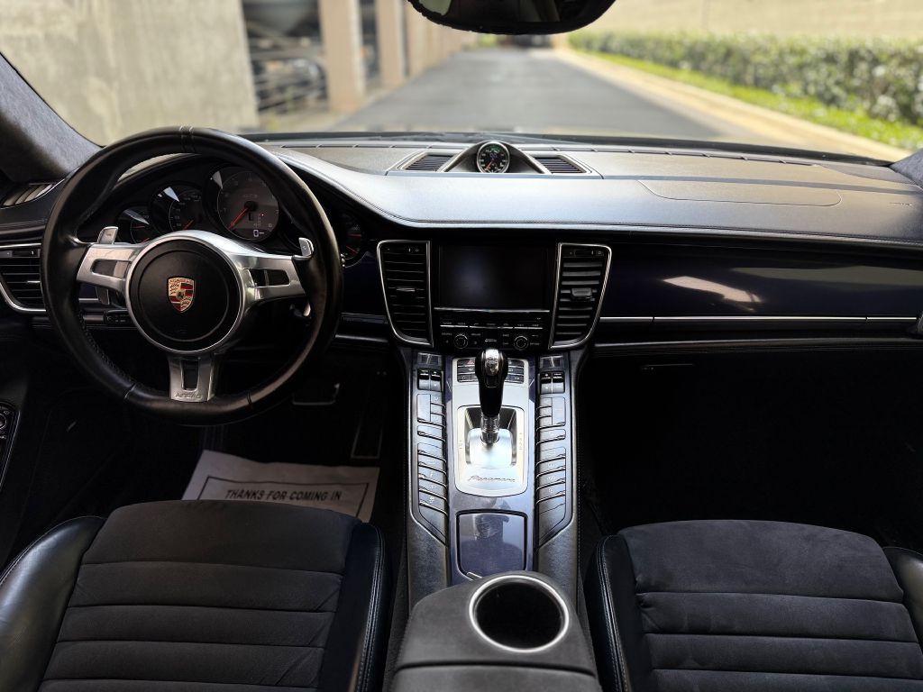 2013 Porsche Panamera Image 46