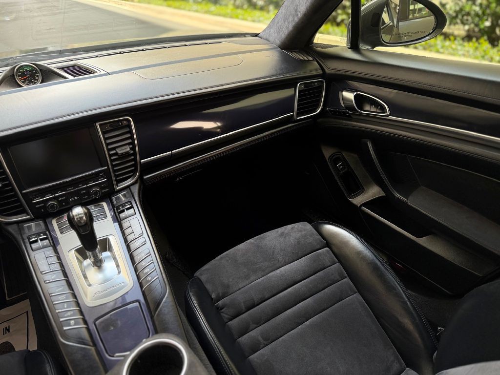 2013 Porsche Panamera Image 47