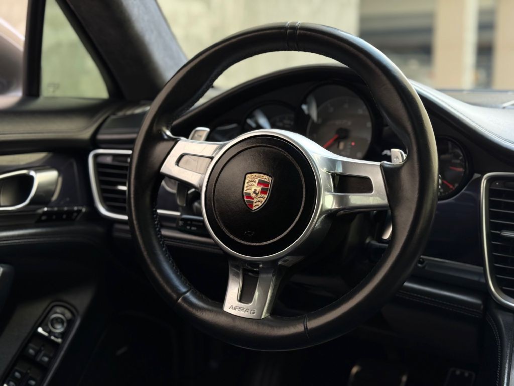 2013 Porsche Panamera Image 48
