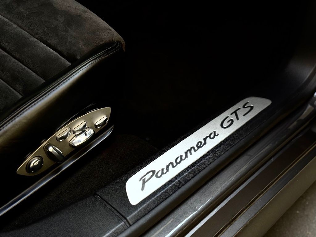 2013 Porsche Panamera Image 49