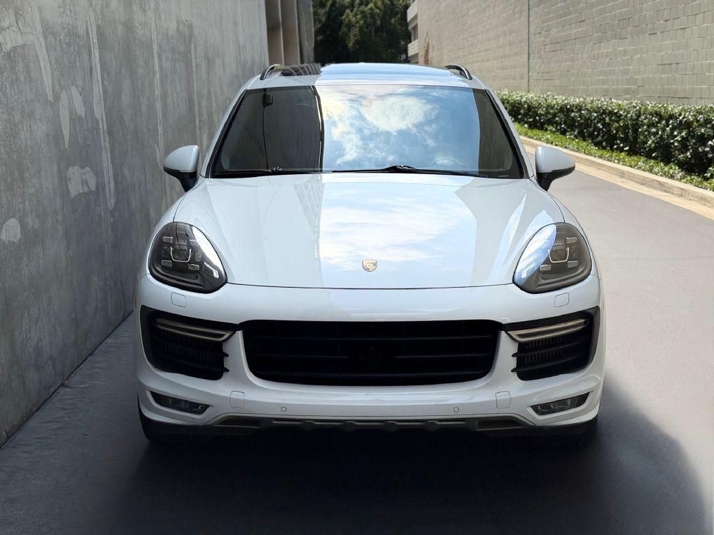 2018 Porsche Cayenne Image 2
