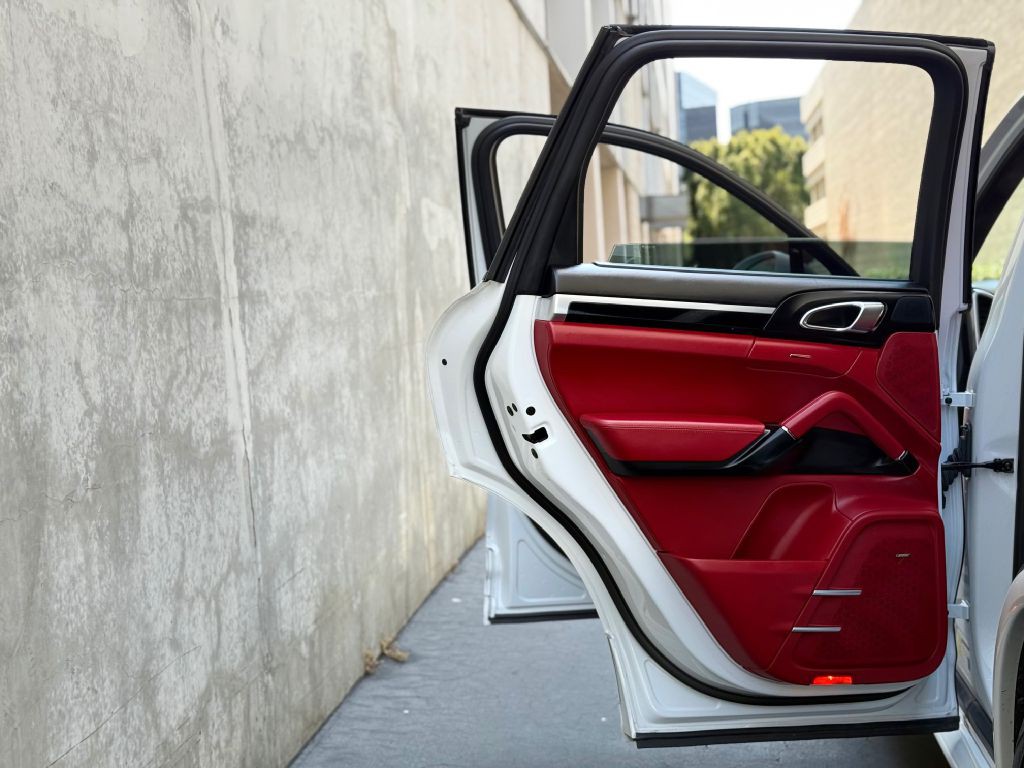 2018 Porsche Cayenne Image 29