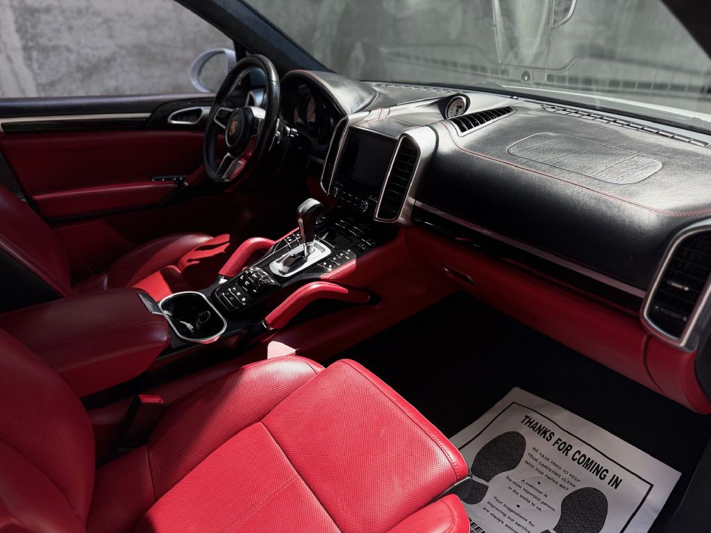 2018 Porsche Cayenne Image 38