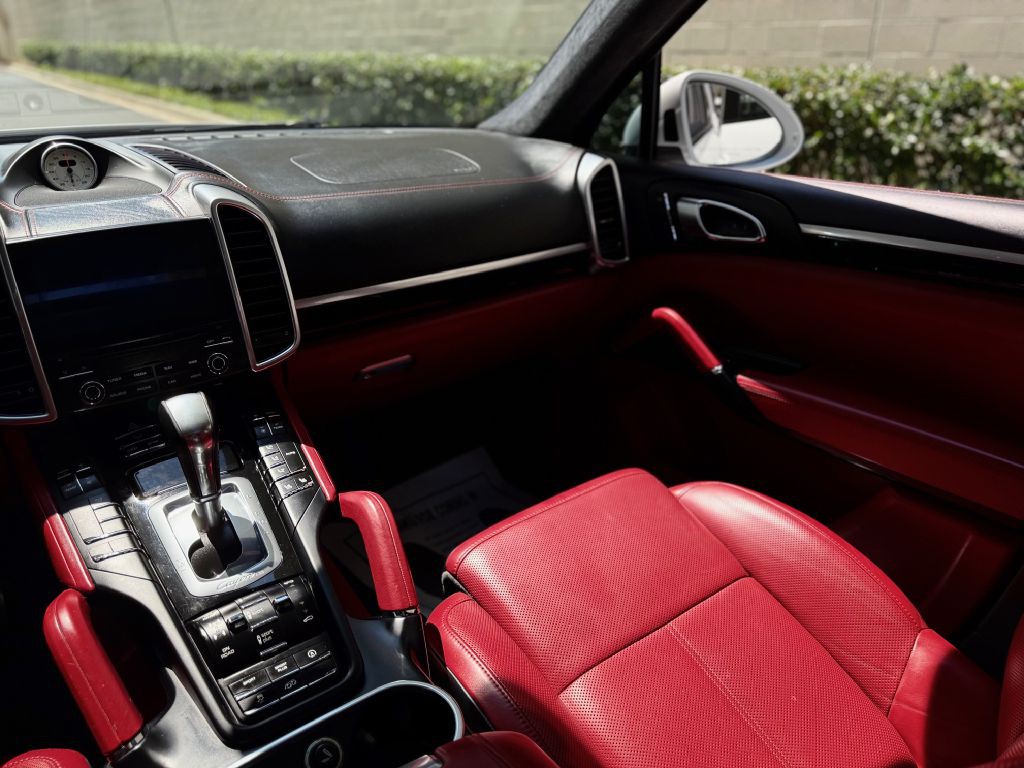 2018 Porsche Cayenne Image 40