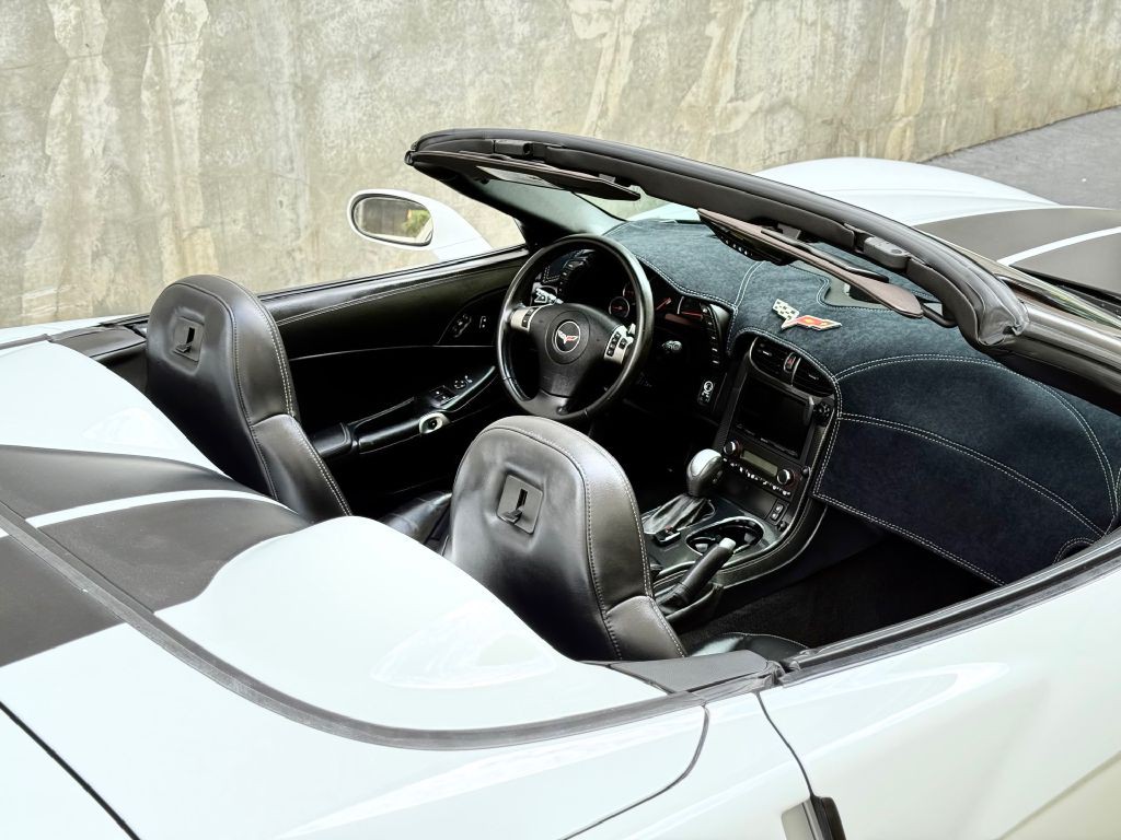 2010 Chevrolet Corvette Image 11