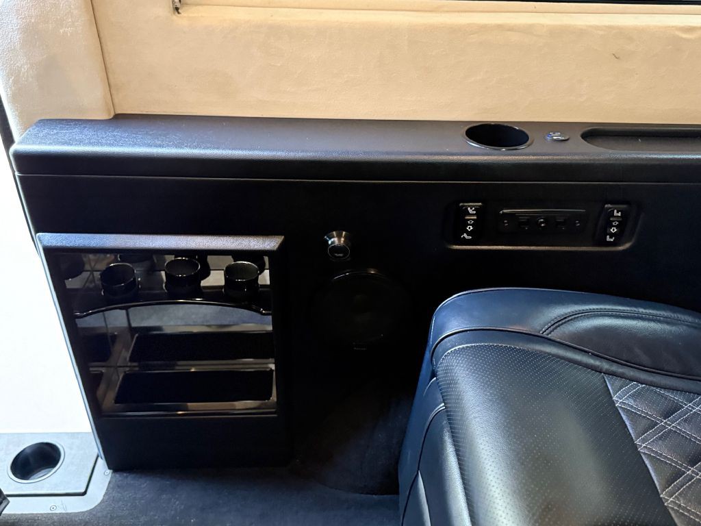 2017 Mercedes-Benz Sprinter Image 32