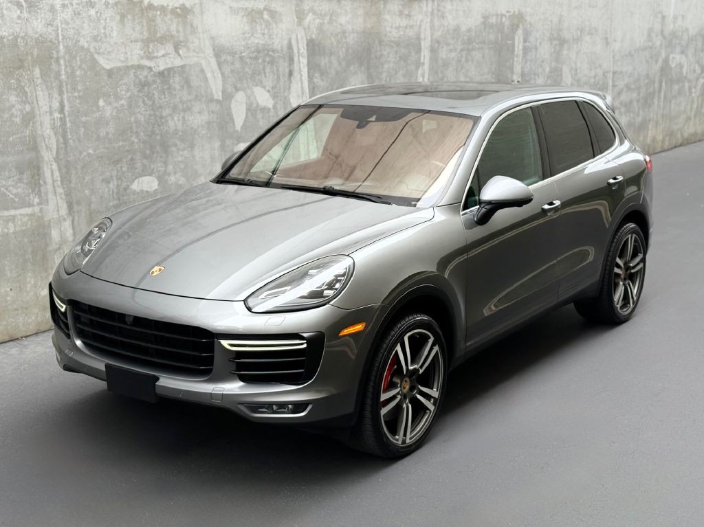 2017 Porsche Cayenne Image 2