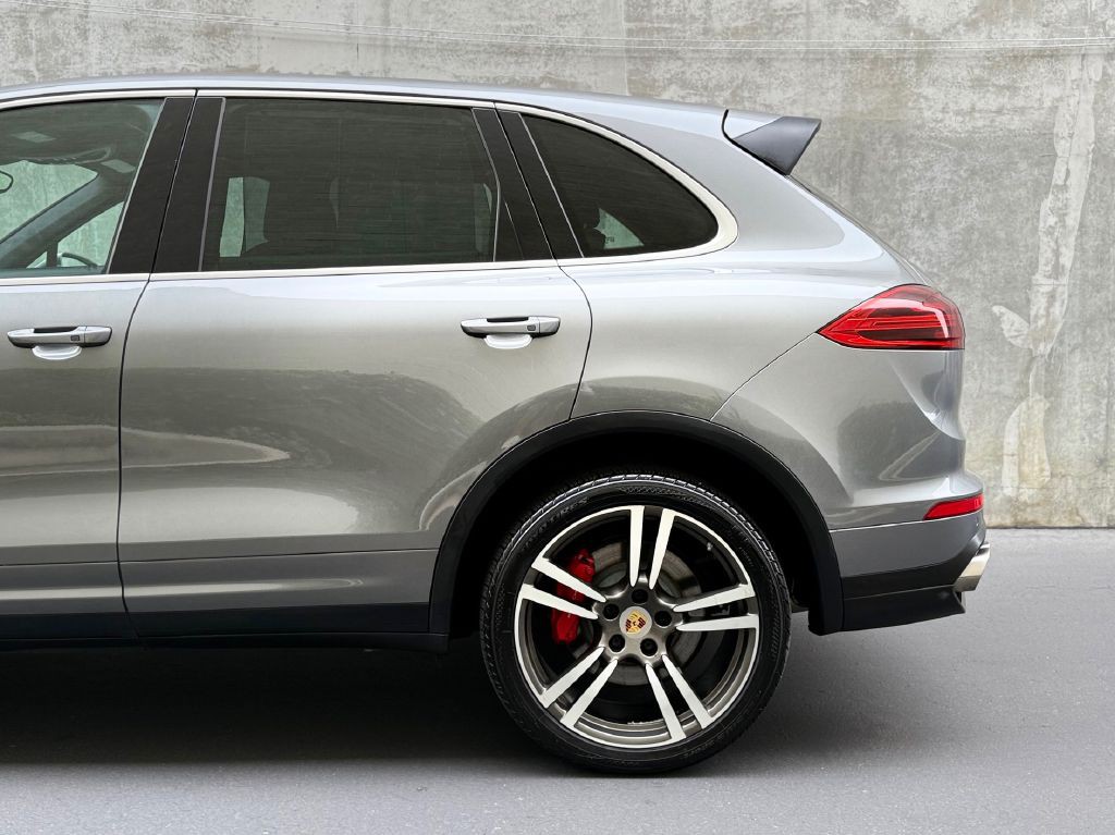 2017 Porsche Cayenne Image 6