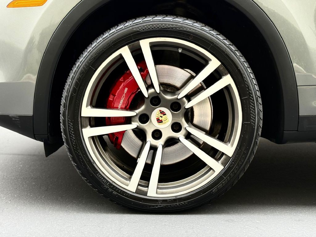 2017 Porsche Cayenne Image 8